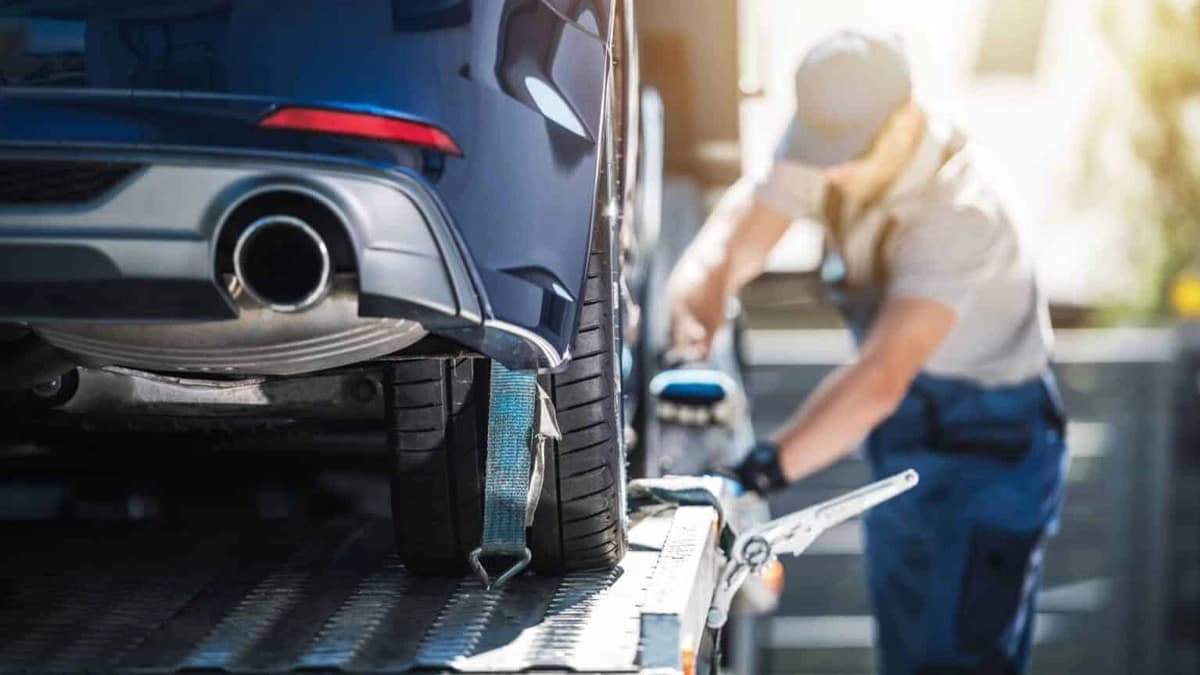 Towing at S&R Motors in Hayward, CA
